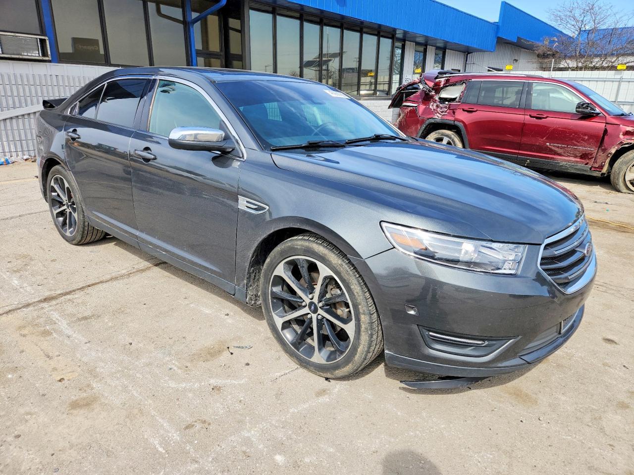 2016 Ford Taurus Limited - Image 4
