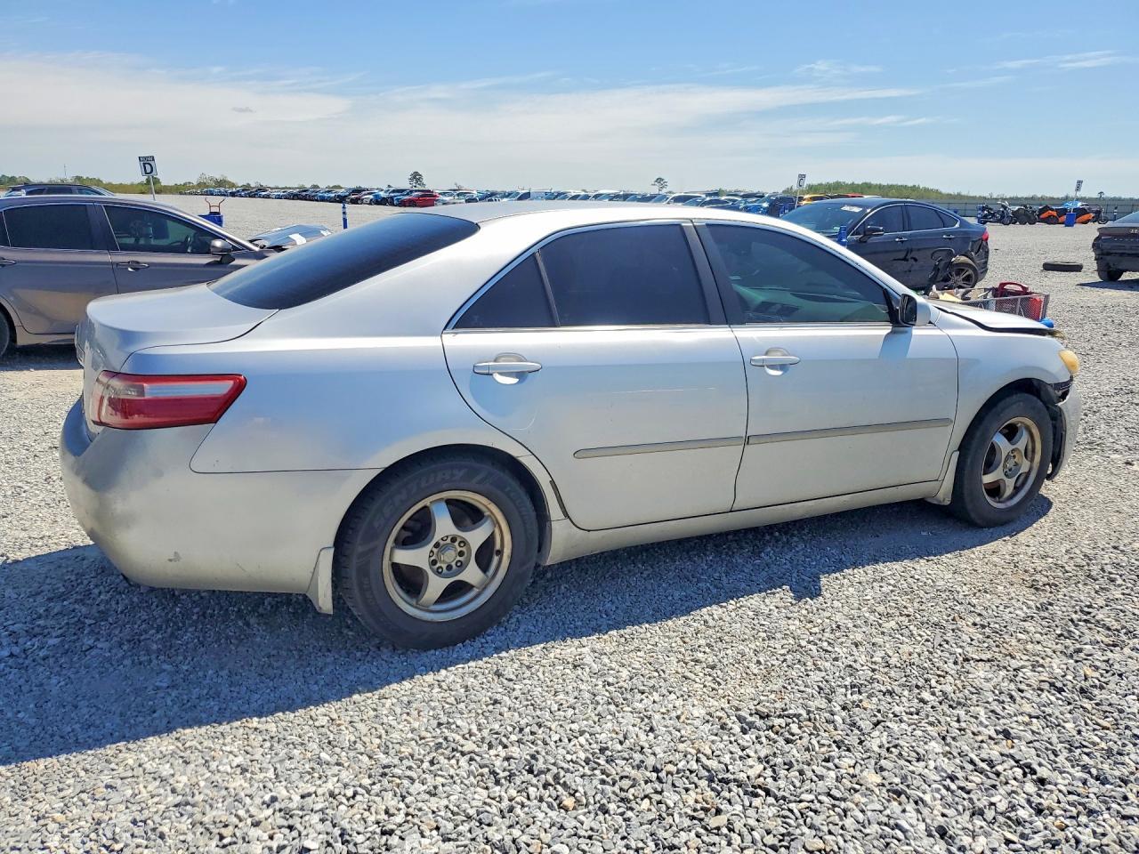 2009 Toyota Camry Le - Image 3