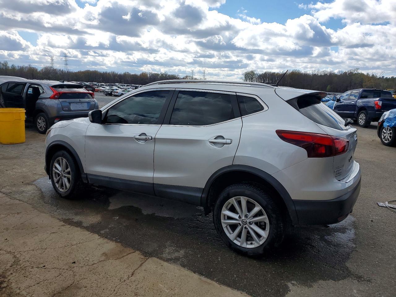 2019 Nissan Rogue Sport Sv - Image 2