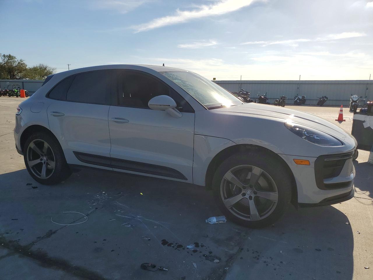 2024 Porsche Macan Base - Image 4