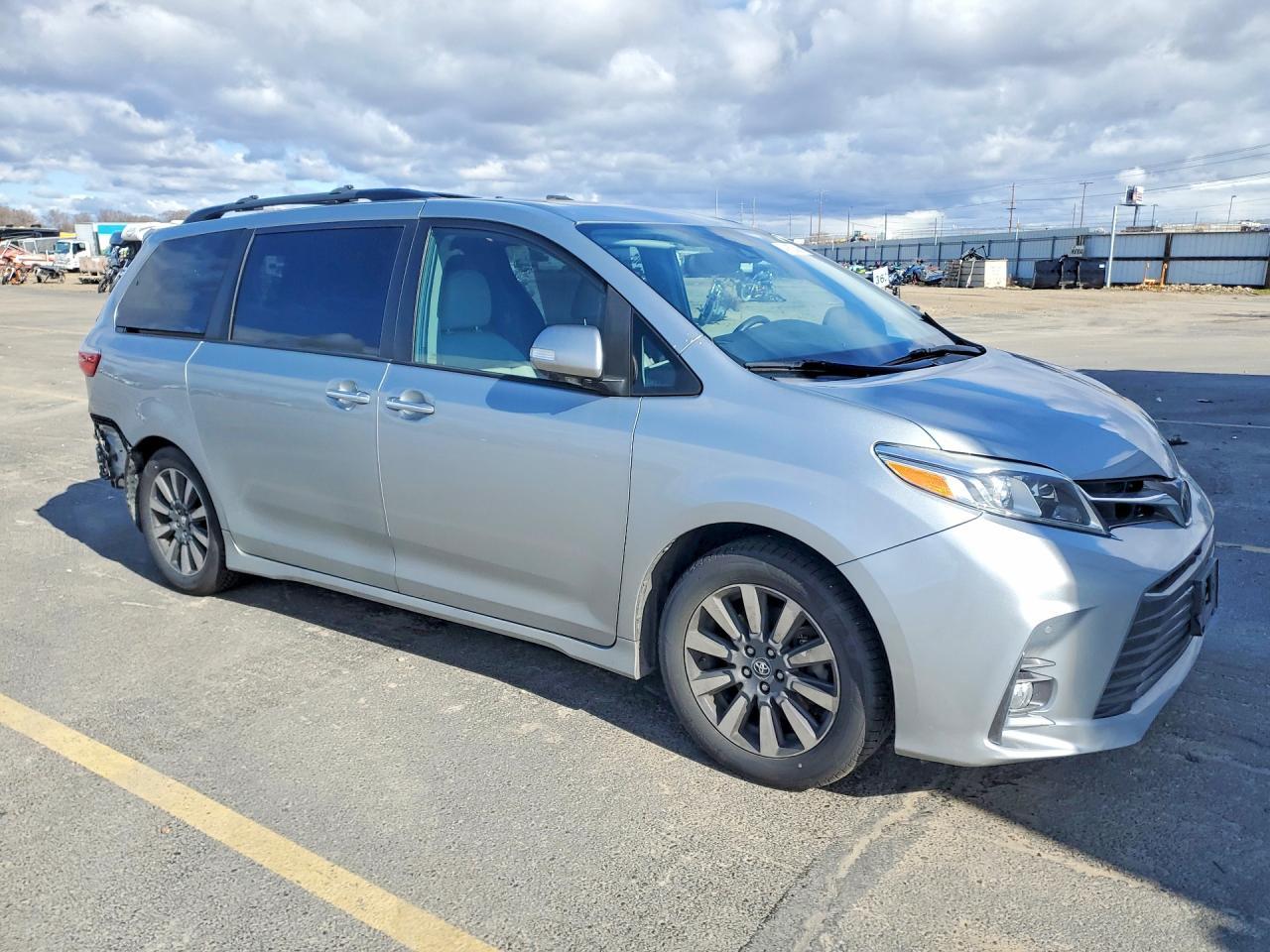 2019 Toyota Sienna - Фото 4