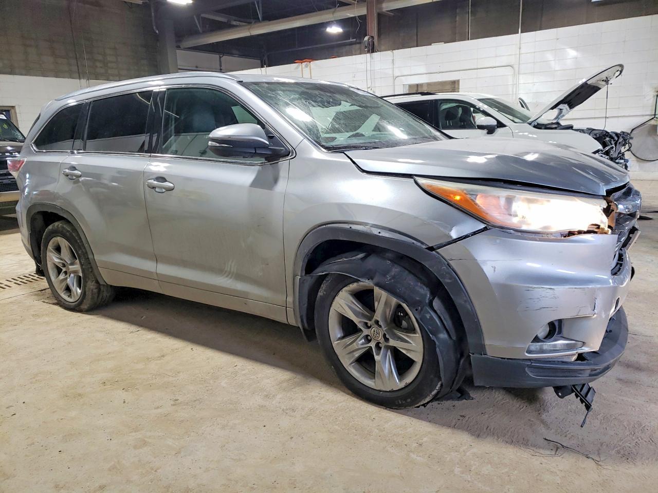 2015 Toyota Highlander Limited Platinum - Image 4