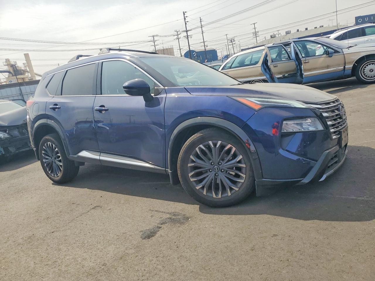 2025 Nissan Rogue Platinum - Фото 4