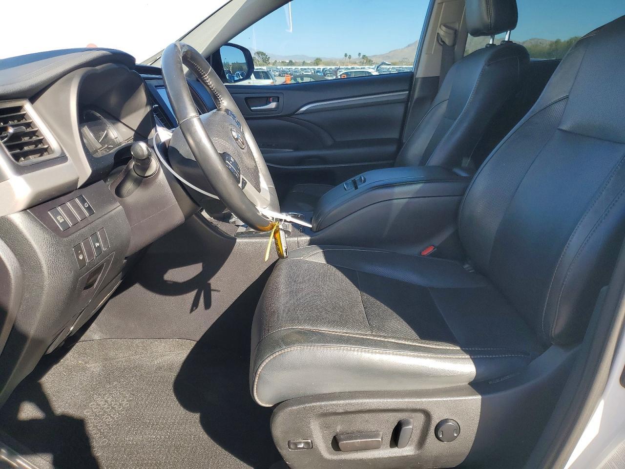 2019 Toyota Highlander Hybrid Limited - Image 7