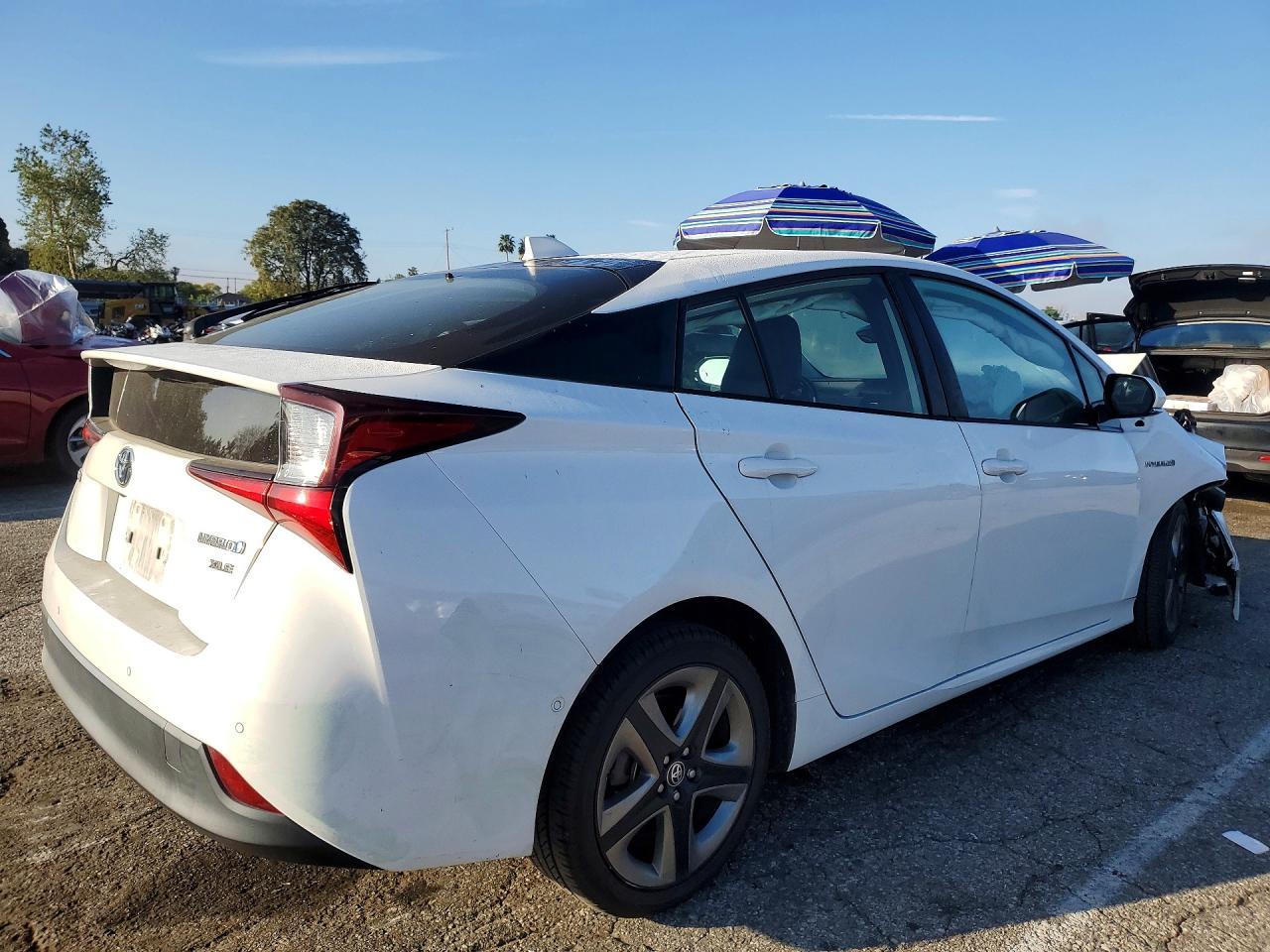 2020 Toyota Prius Xle - Фото 3
