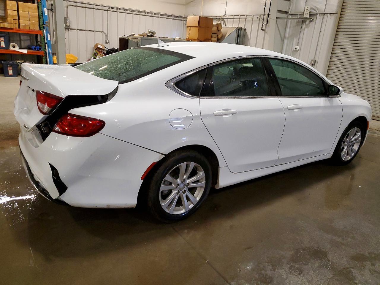 2016 Chrysler 200 Limited - Фото 3