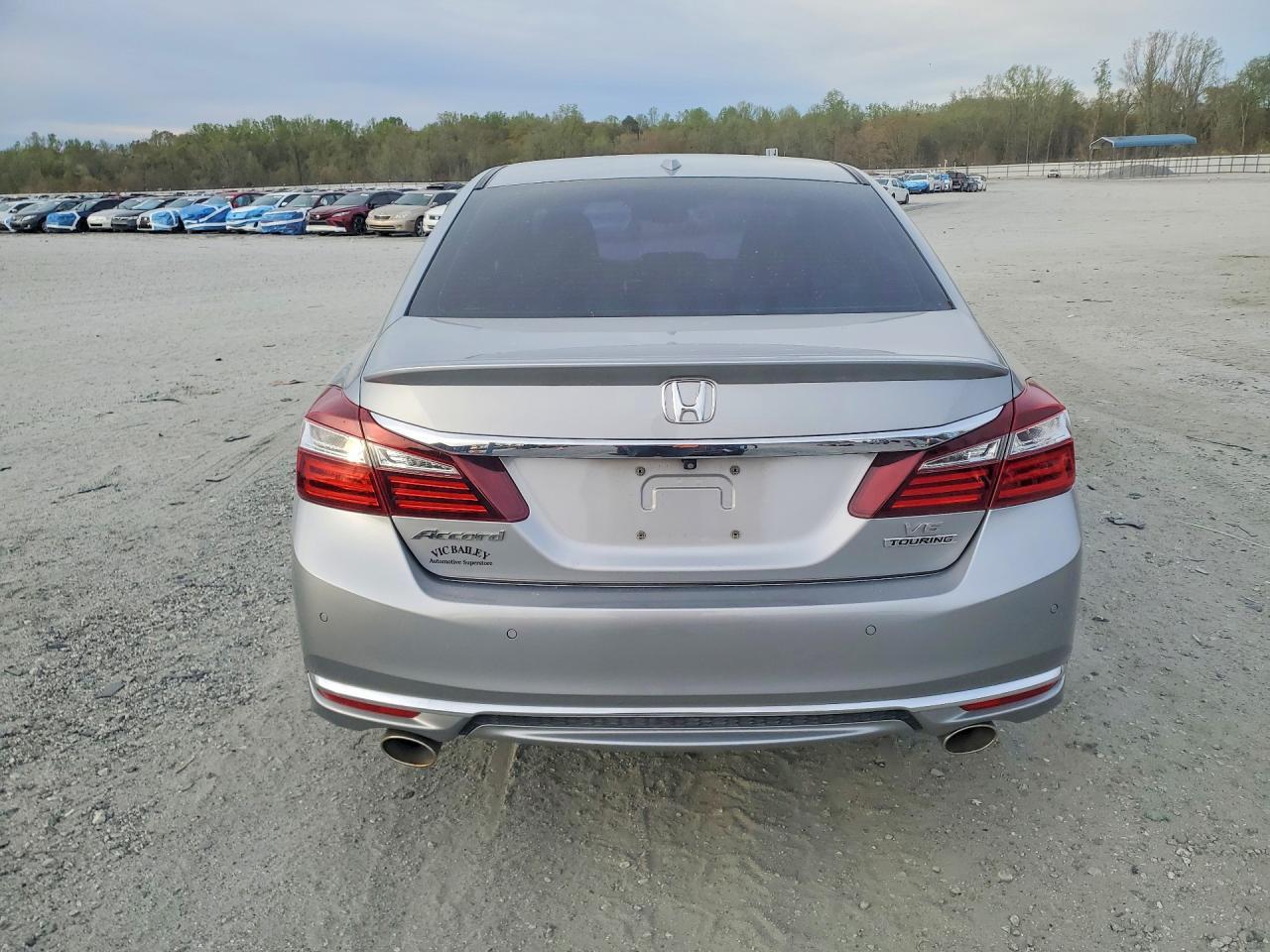 2017 Honda Accord Touring - Image 6