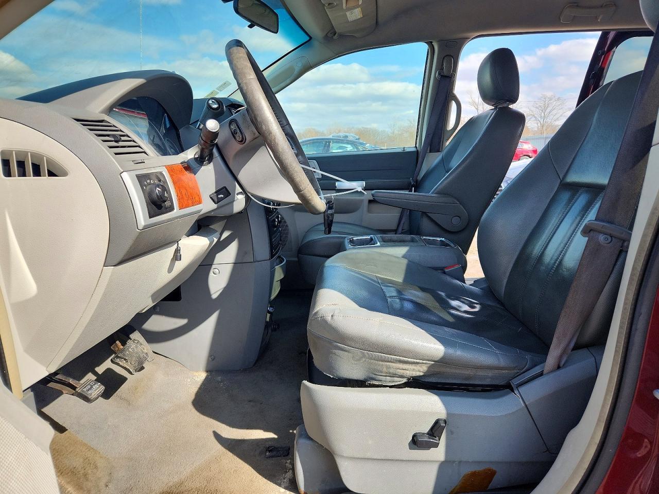 2008 Chrysler Town & Country Touring - Image 7