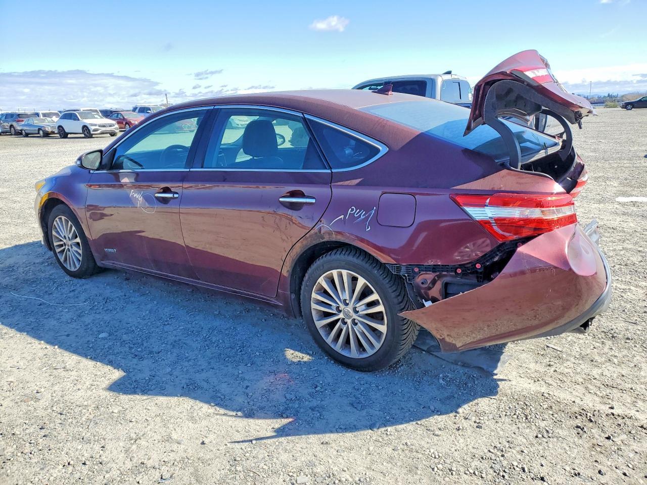 2013 Toyota Avalon Hybrid Limited - Image 2