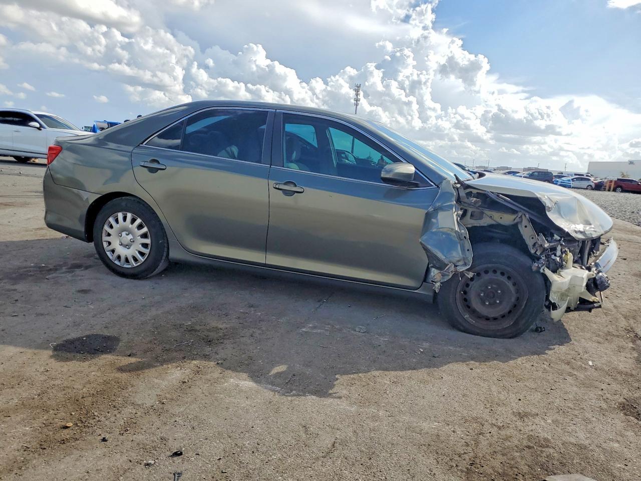 2012 Toyota Camry L - Фото 4