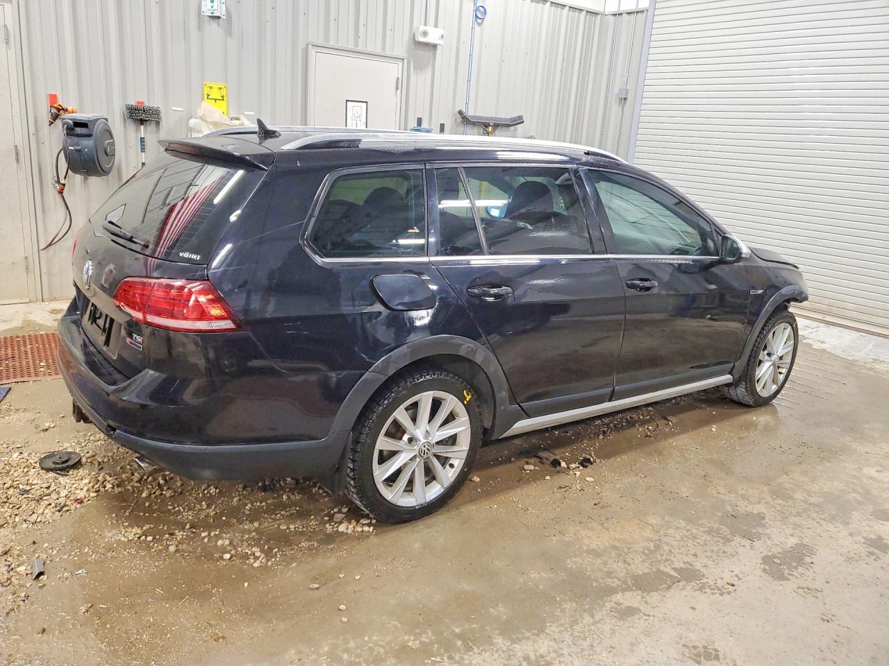 2018 Volkswagen Golf Alltrack S - Image 3