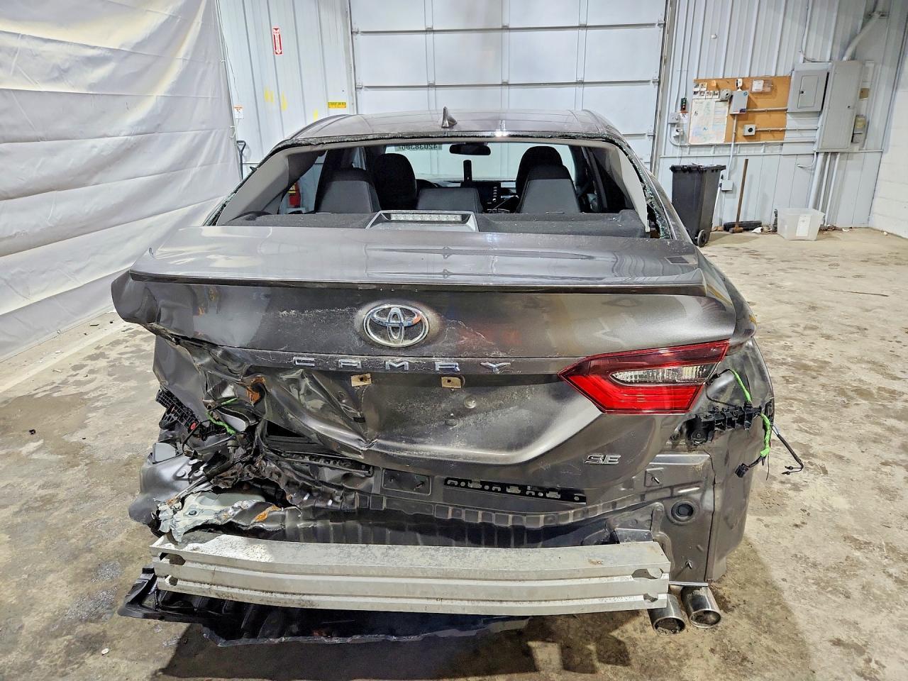 2021 Toyota Camry Se - Фото 6