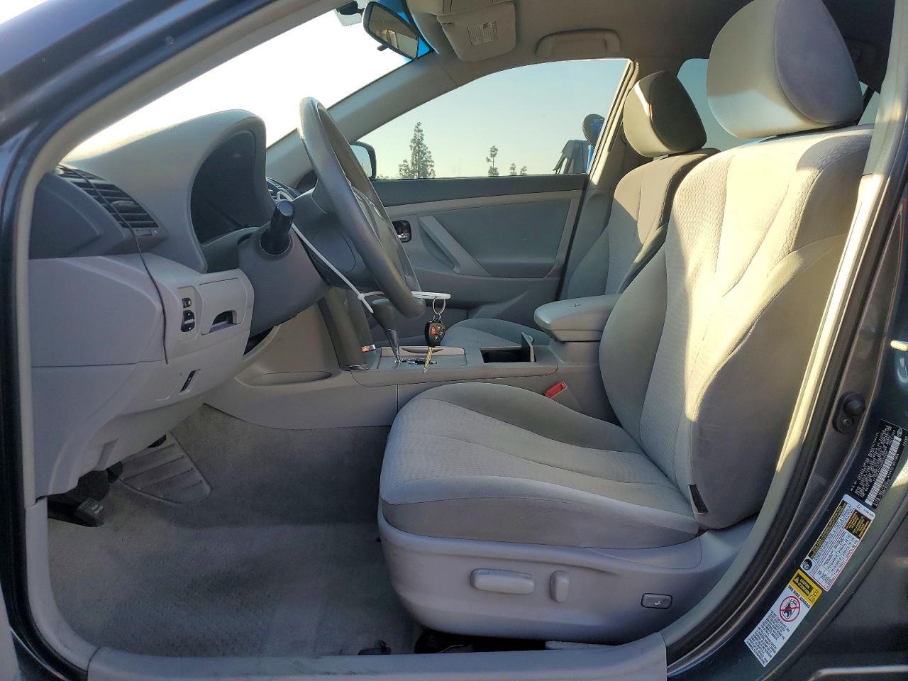 2010 Toyota Camry Le - Фото 7