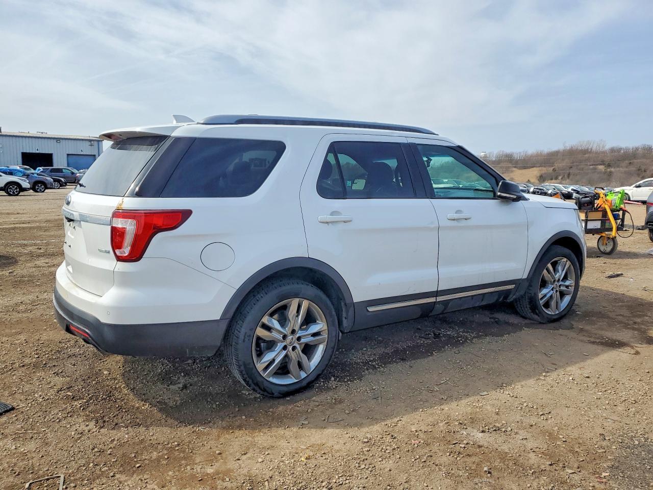 2016 Ford Explorer Xlt - Фото 3