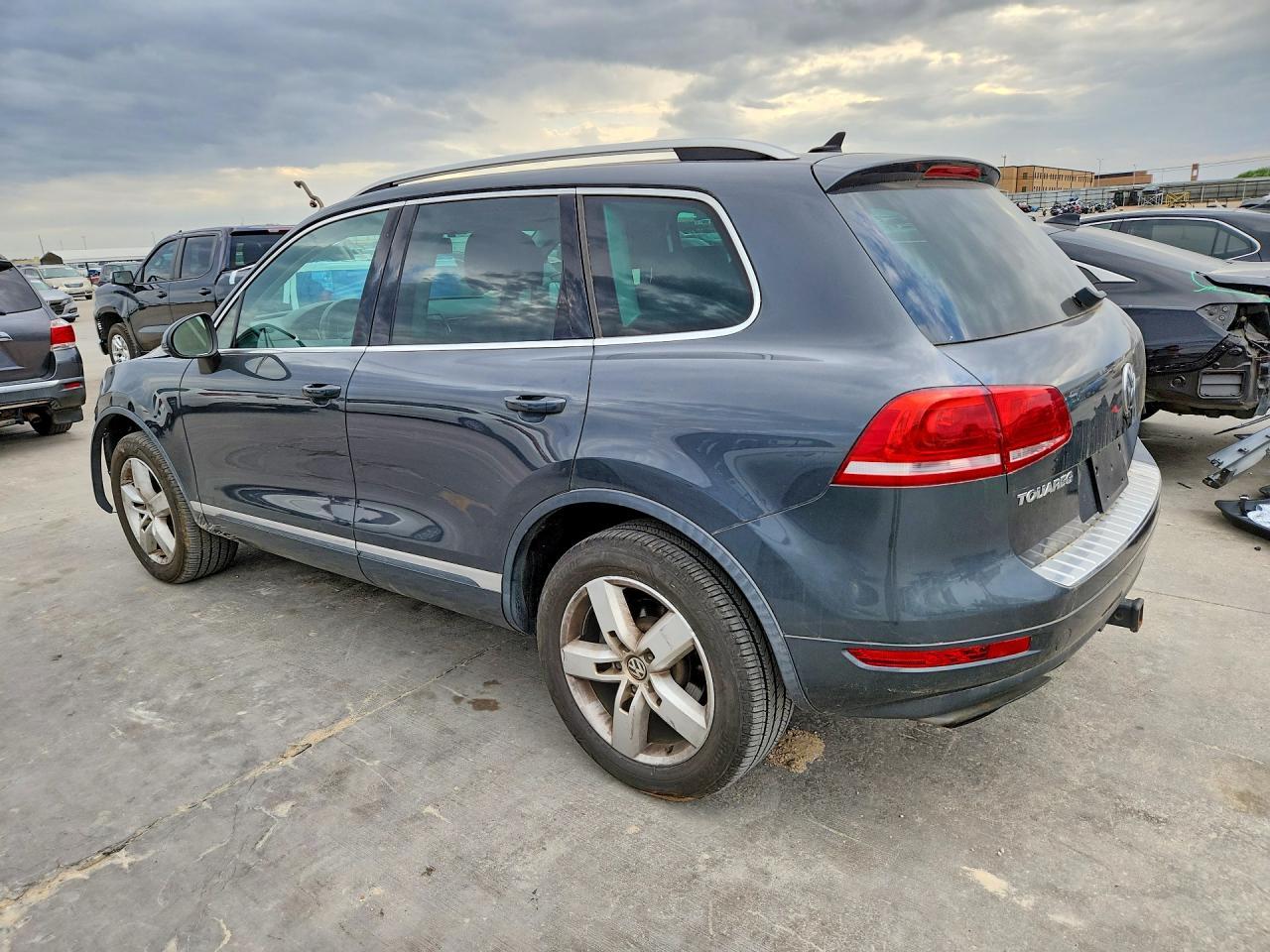 2012 Volkswagen Touareg V6 - Фото 2