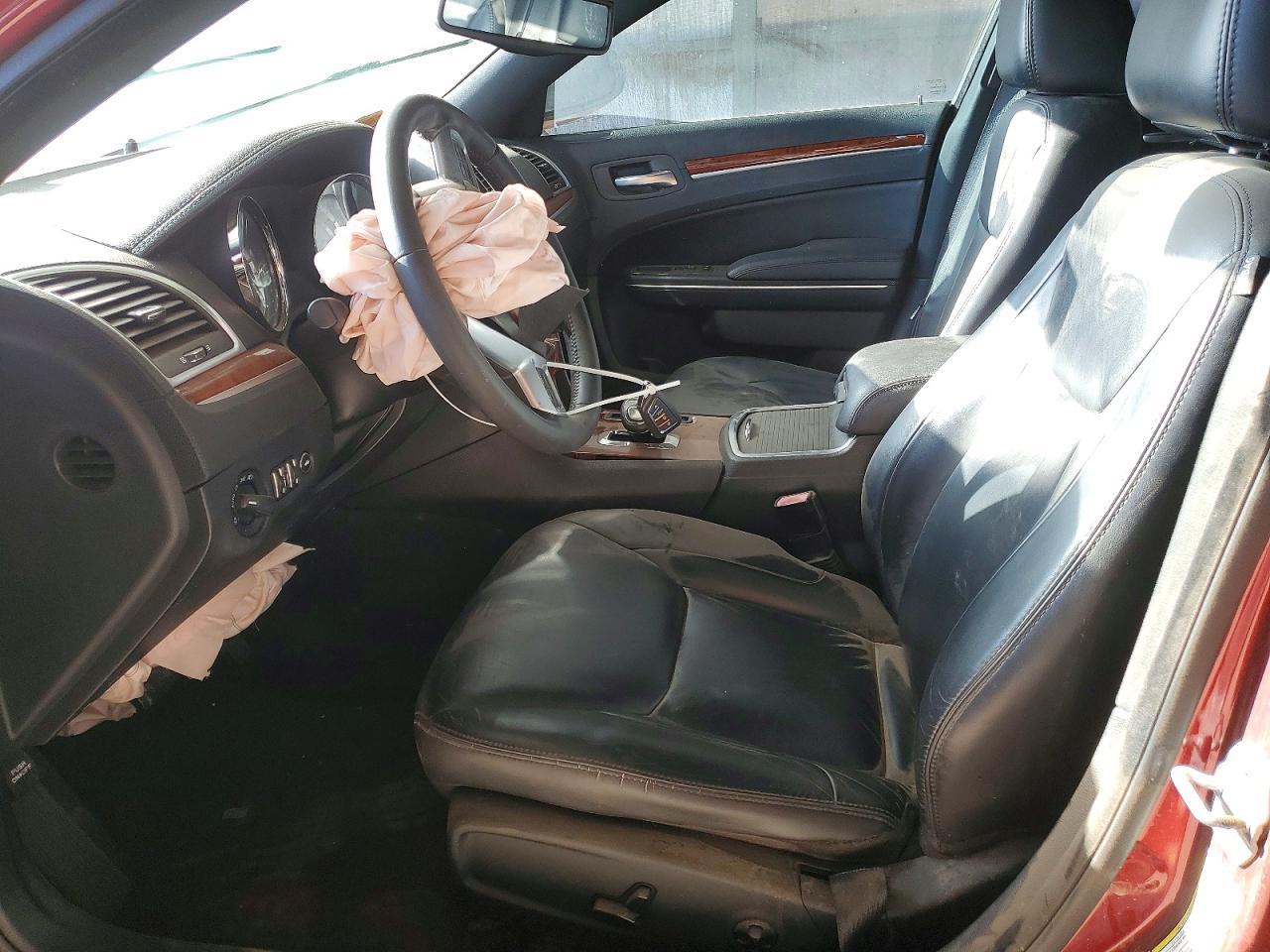 2013 Chrysler 300 - Image 7