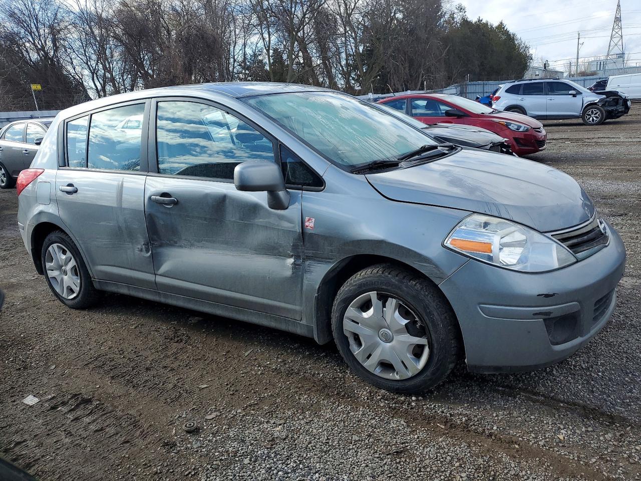 2011 Nissan Versa 1.8 S - Image 4
