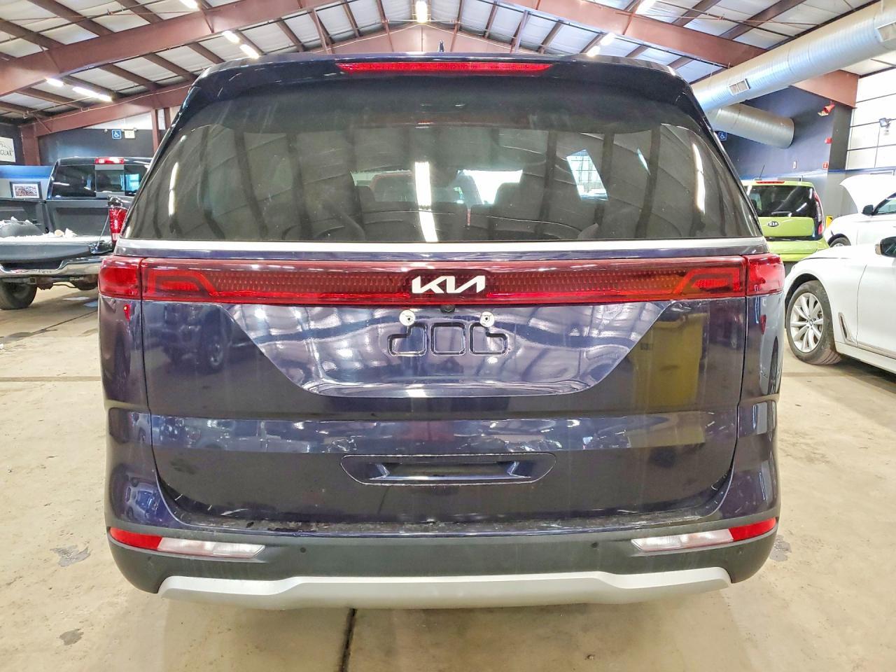 2022 Kia Carnival Lx - Image 6