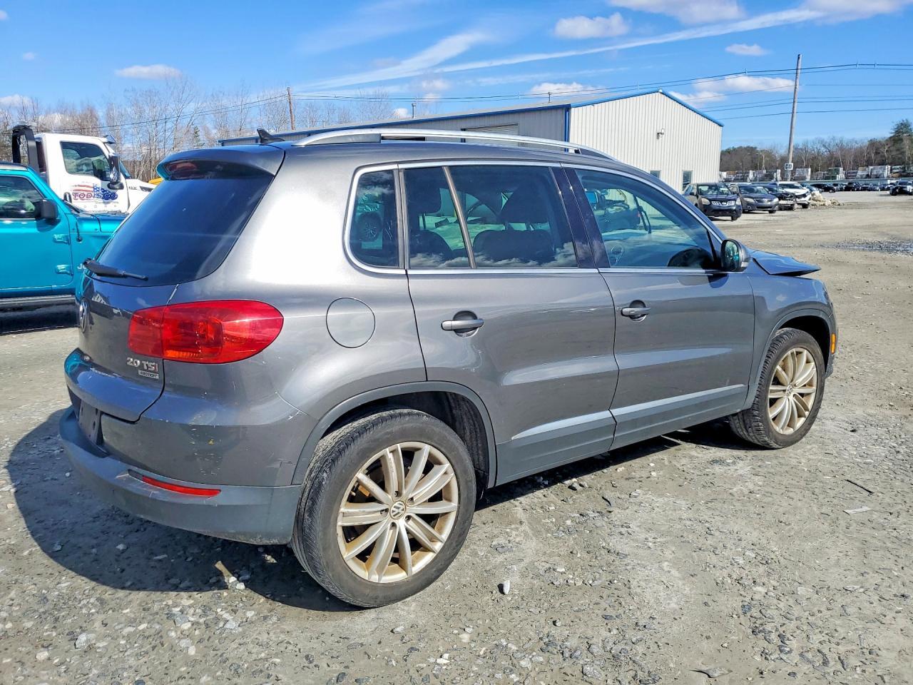 2014 Volkswagen Tiguan S - Image 3