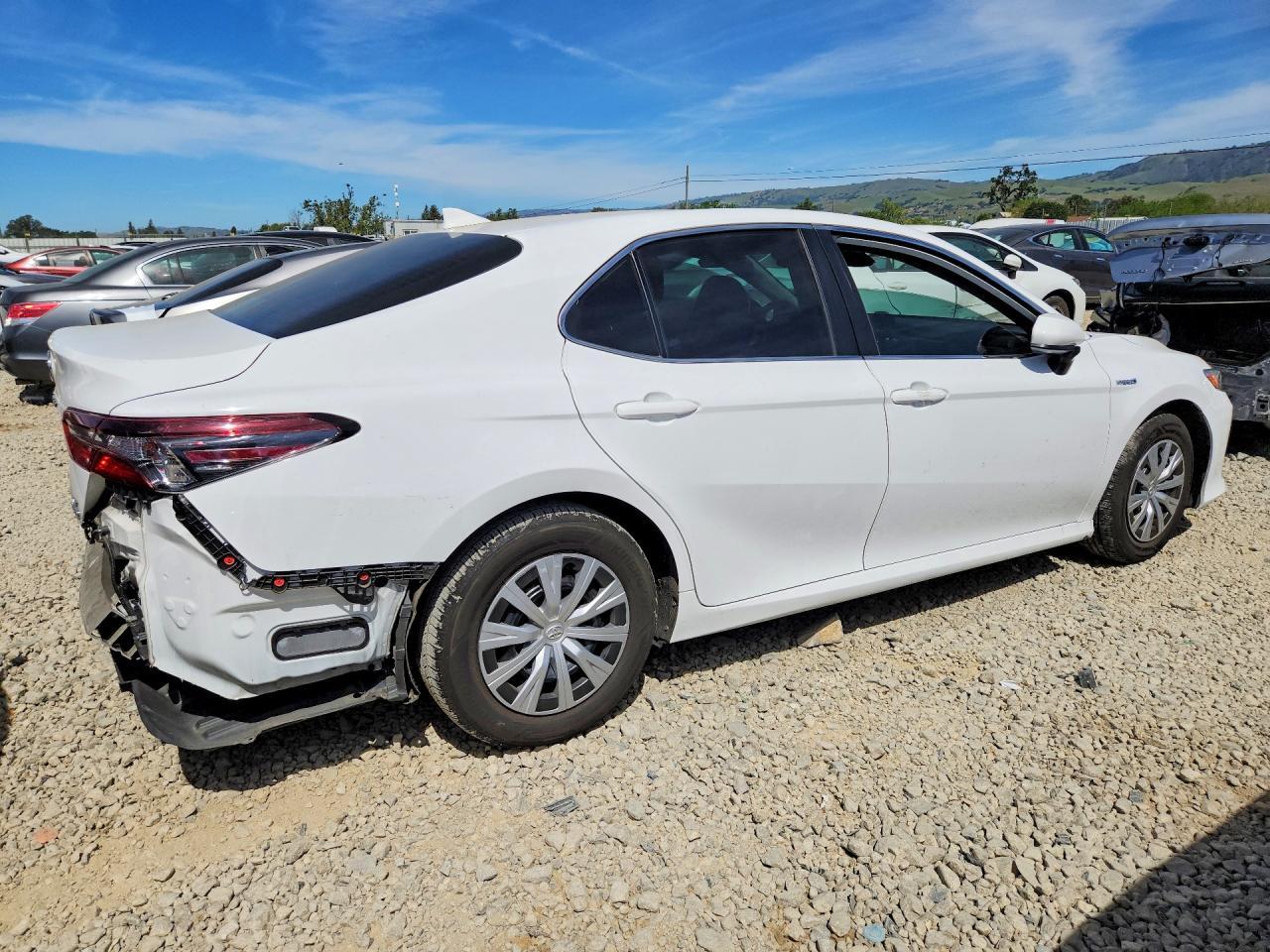 2021 Toyota Camry Hybrid Le - Фото 3