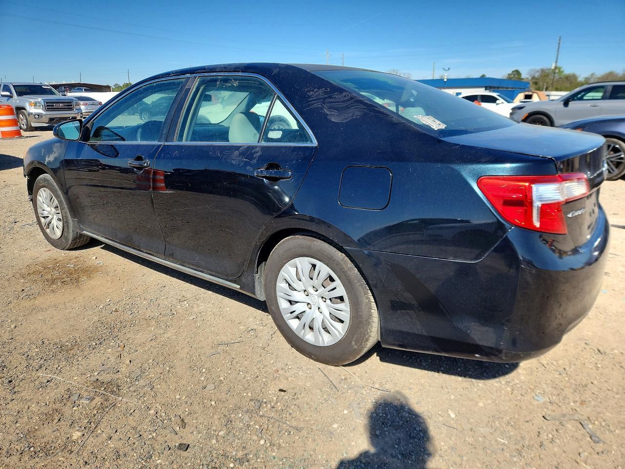 2012 Toyota Camry Le - Фото 2