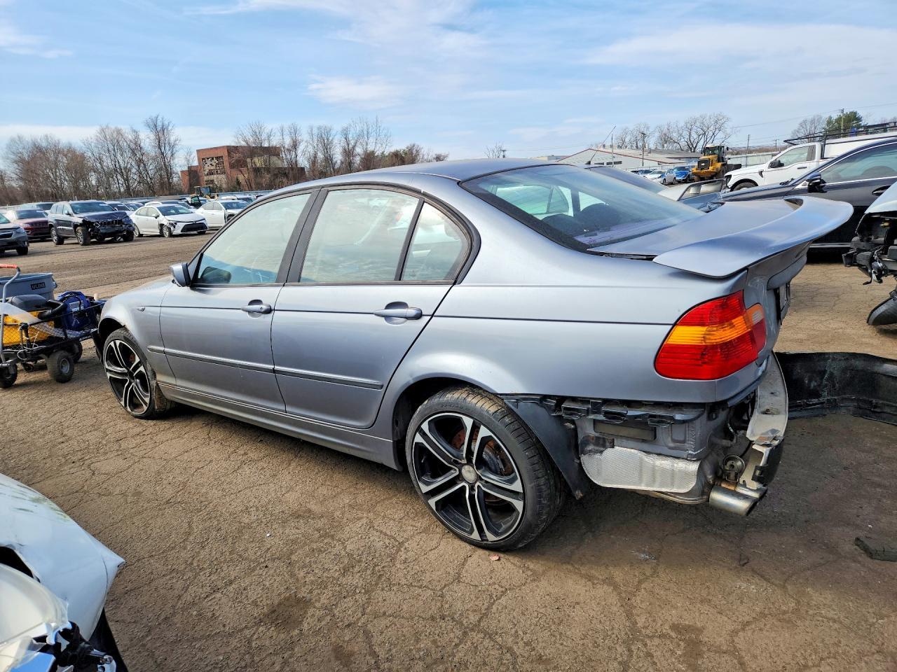 2004 BMW 325 Xi - Image 2