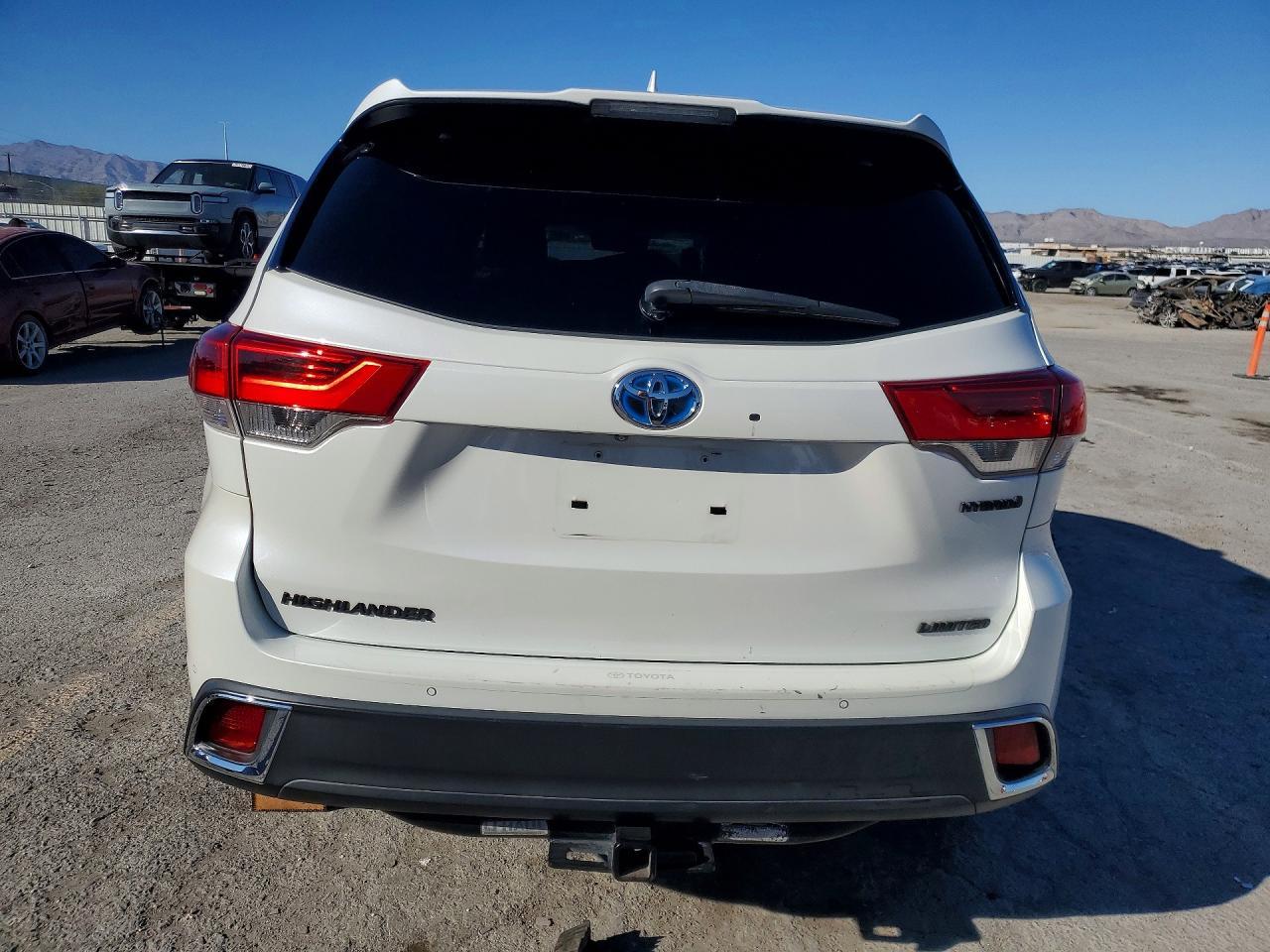 2019 Toyota Highlander Hybrid Limited - Image 6