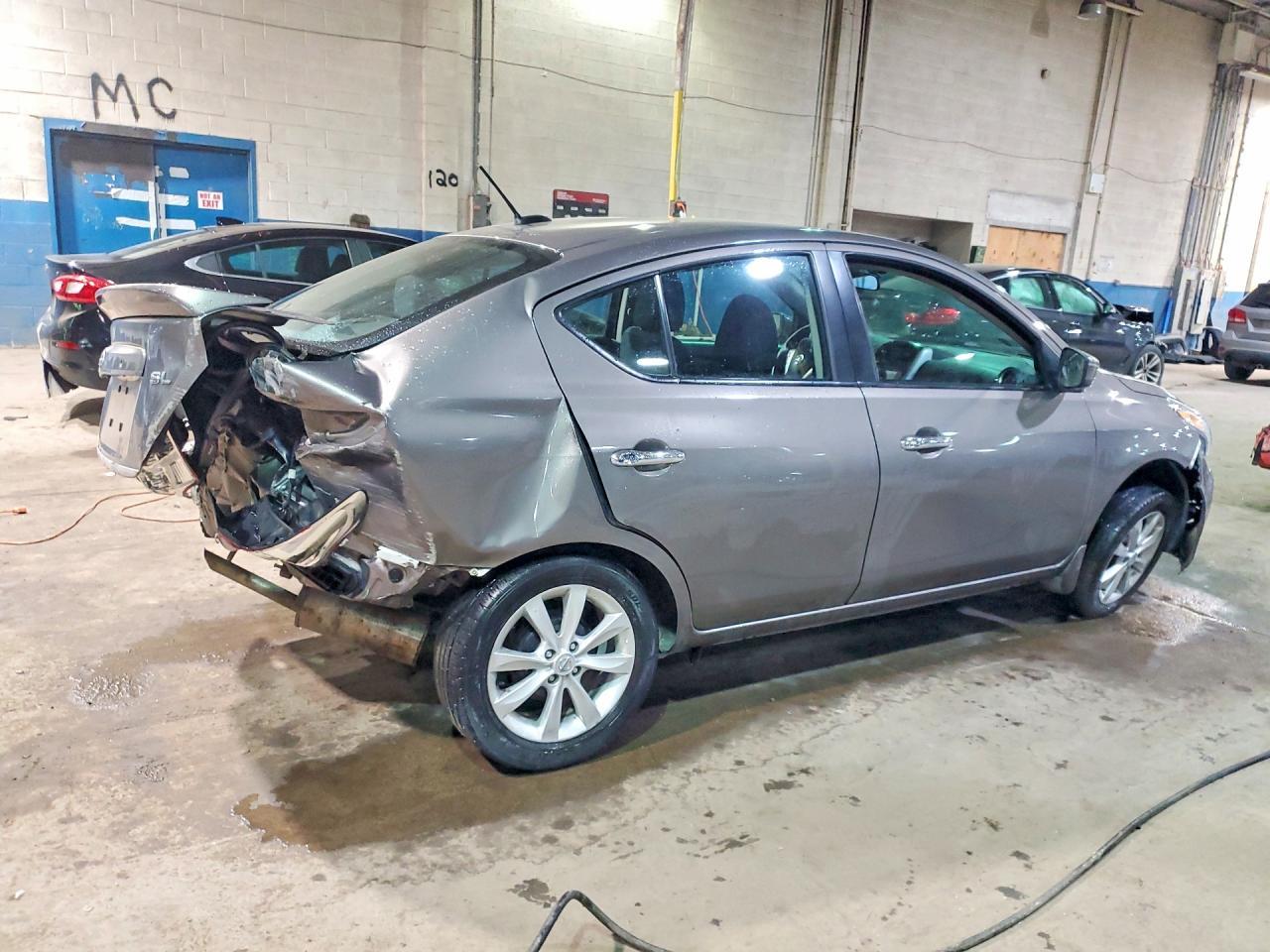 2017 Nissan Versa 1.6 Sl - Image 3