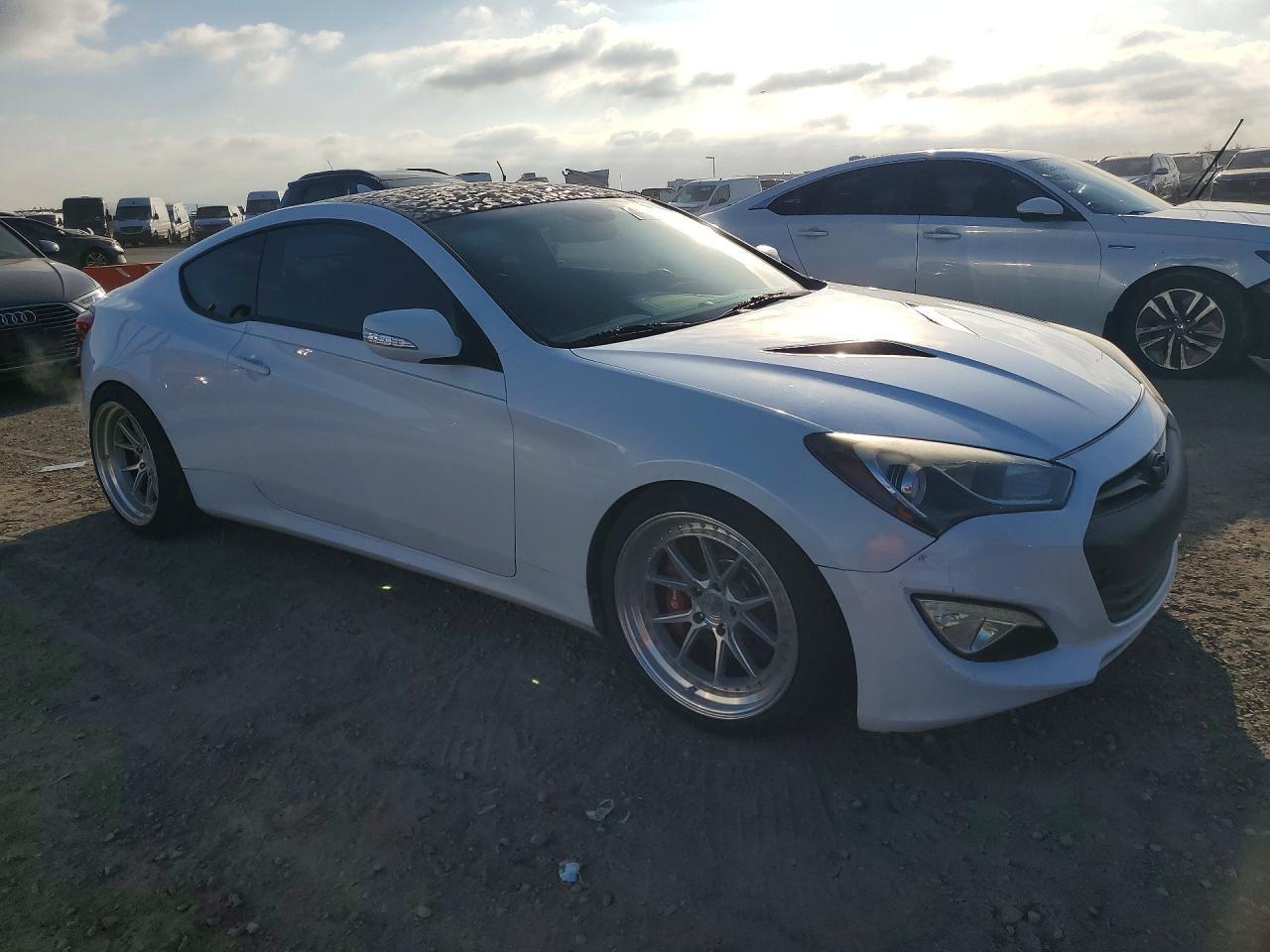 2014 Hyundai Genesis Coupe 3.8 R-Spec - Image 4