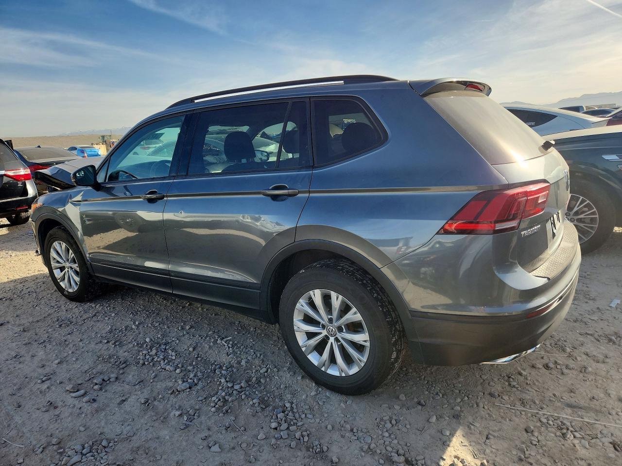 2018 Volkswagen Tiguan S - Фото 2