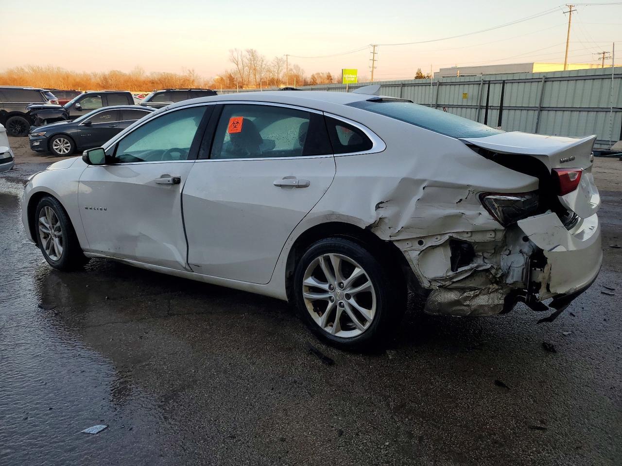 2017 Chevrolet Malibu Lt - Image 2