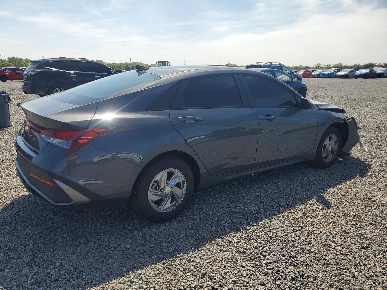 2026 Hyundai Elantra Se - Image 3