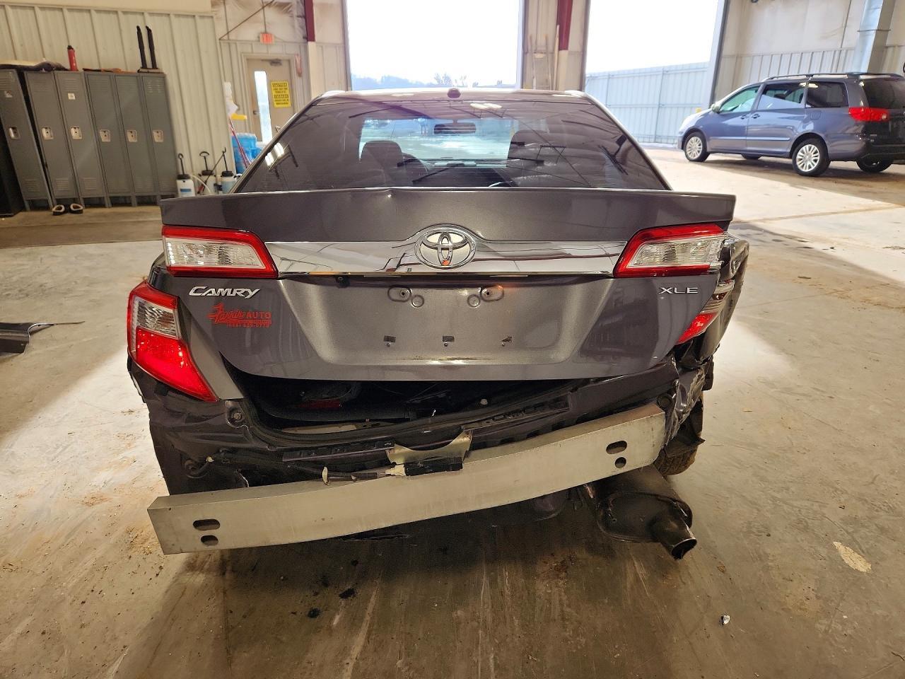 2014 Toyota Camry Xle - Image 6