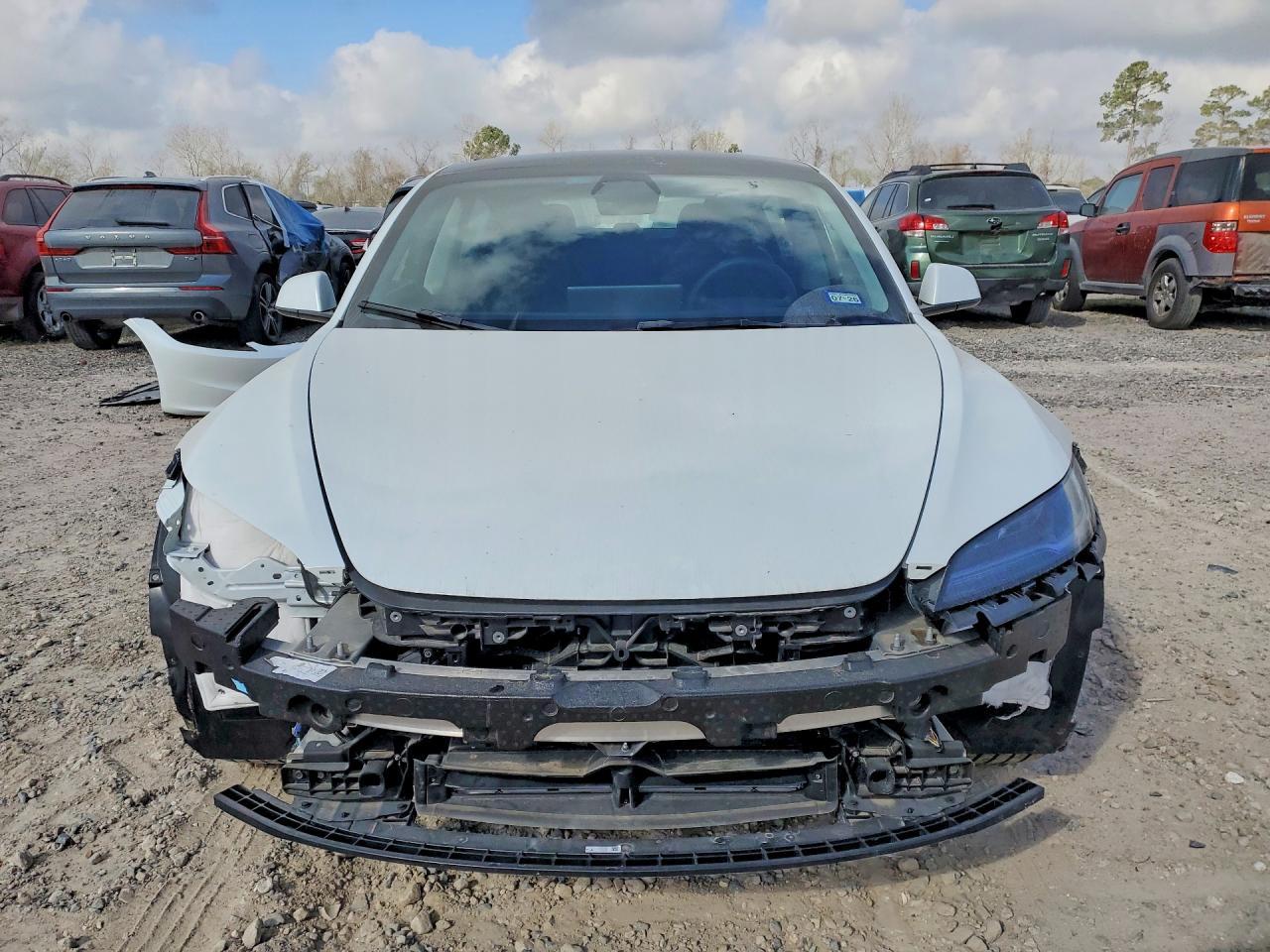 2025 Tesla Model 3 - Фото 5