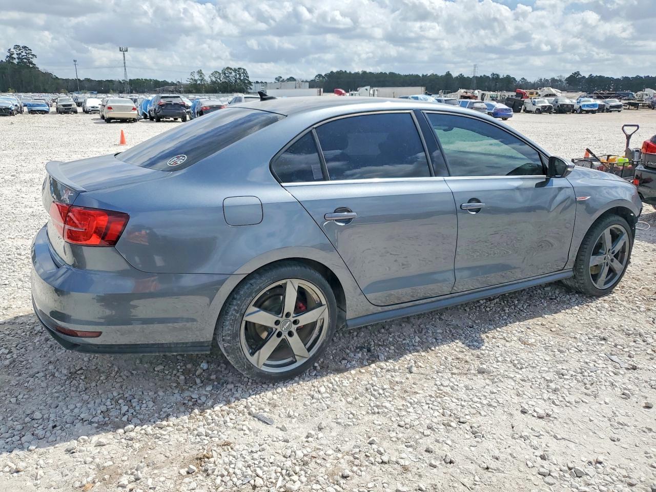 2017 Volkswagen Jetta Gli - Image 3