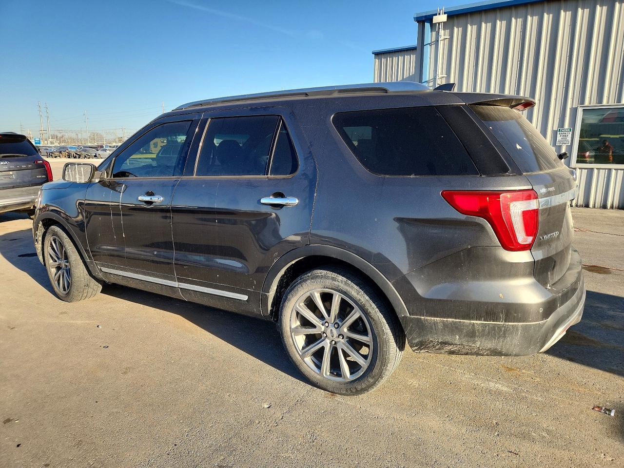 2016 Ford Explorer Limited - Image 2