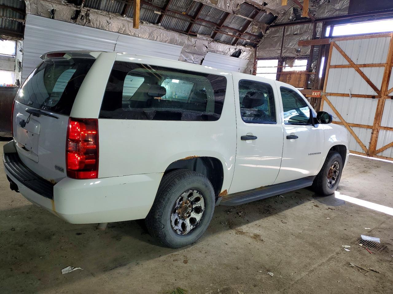 2010 Chevrolet Suburban C1500 Ls - Фото 3