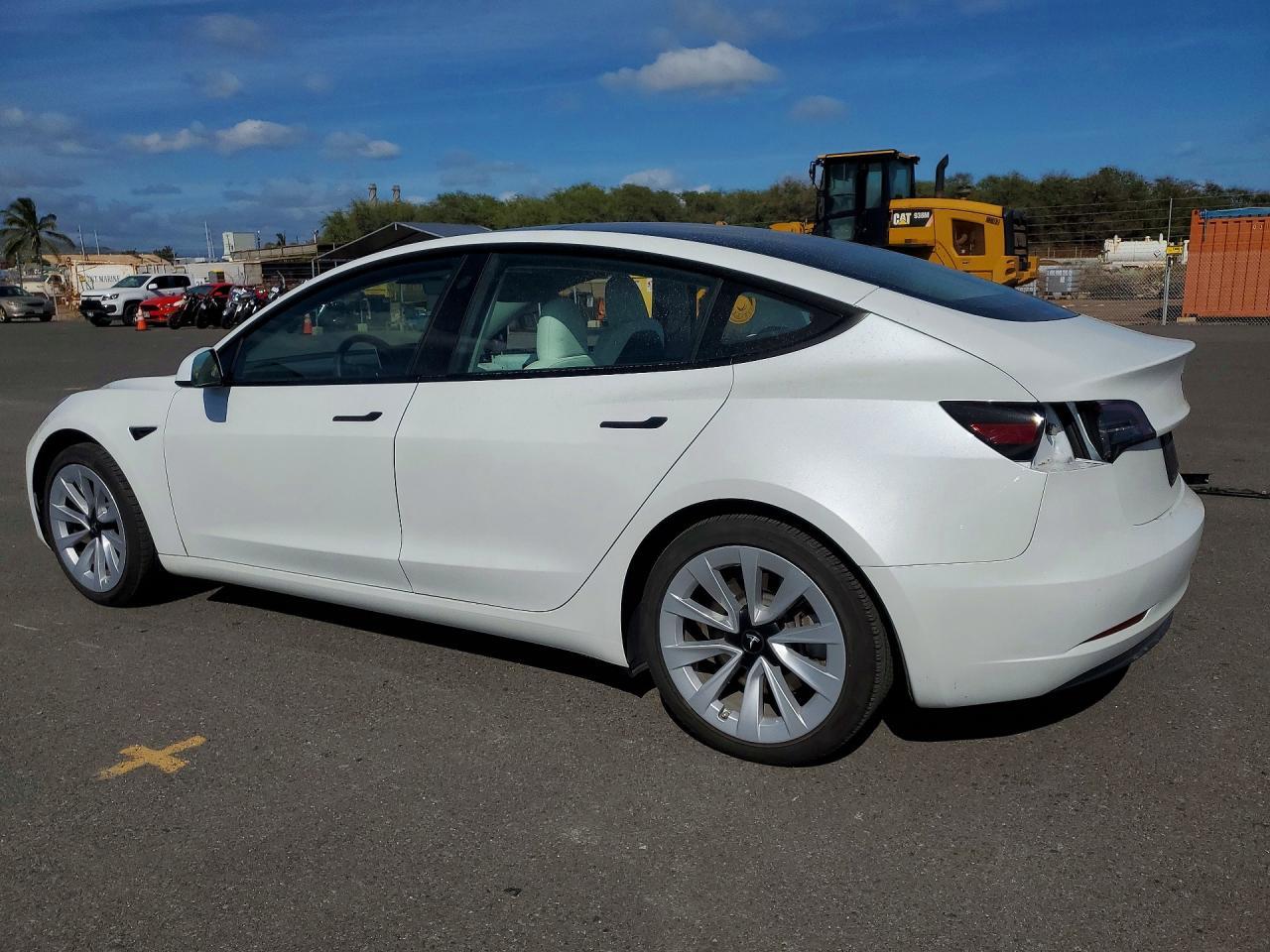 2023 Tesla Model 3 - Фото 2