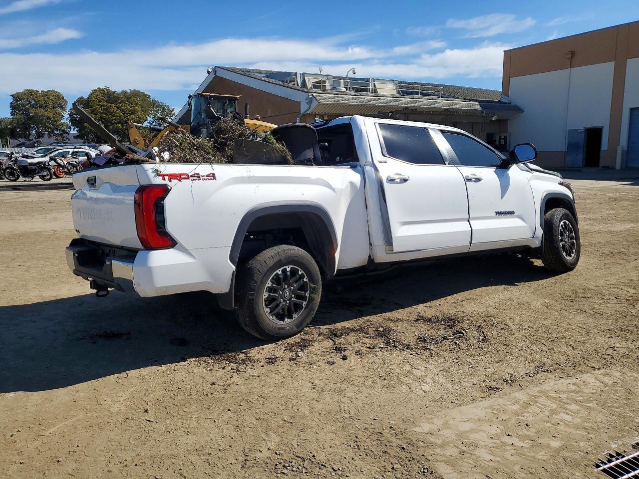 2025 Toyota Tundra - Фото 3