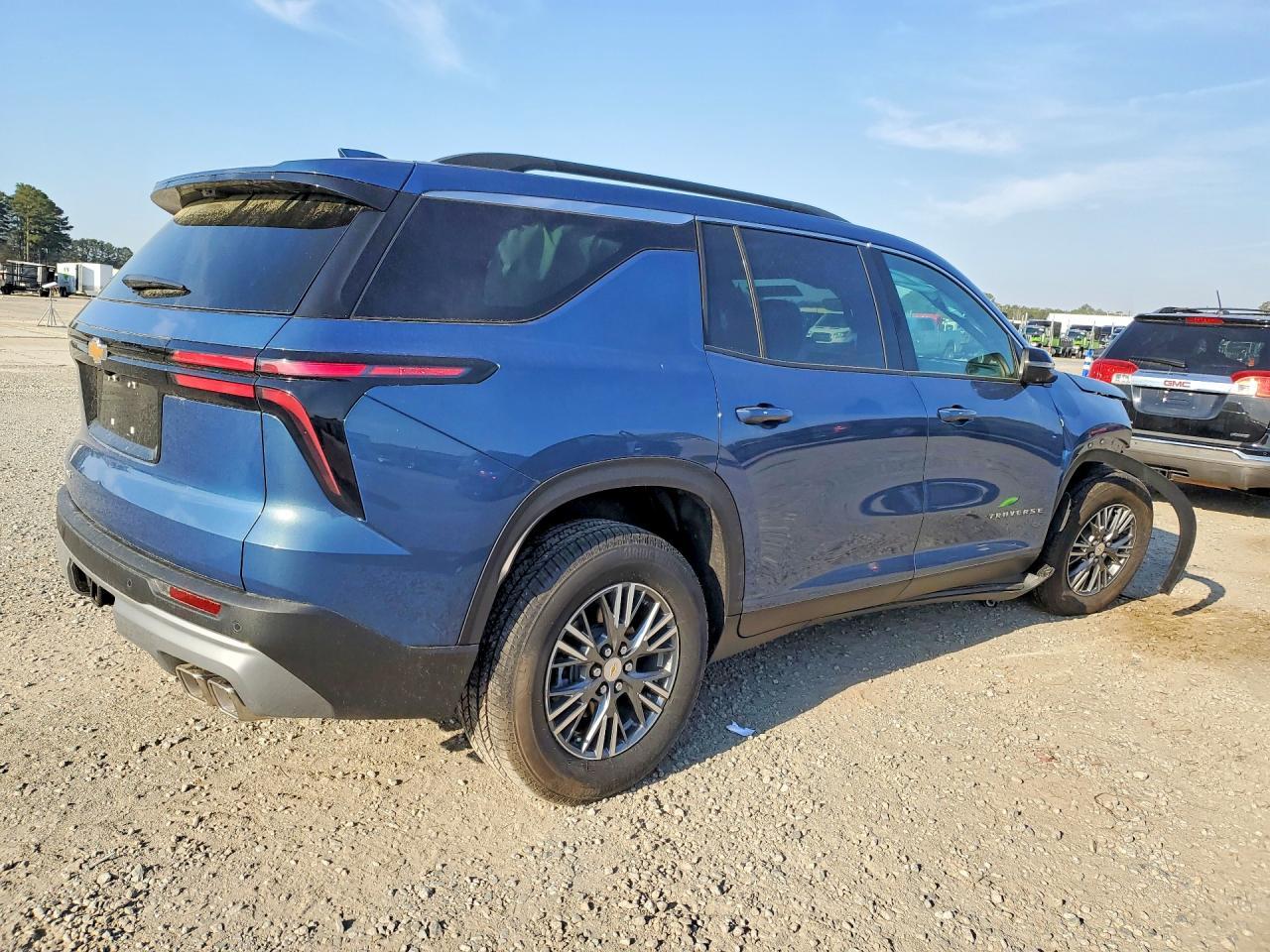 2026 Chev Traverse - Фото 3