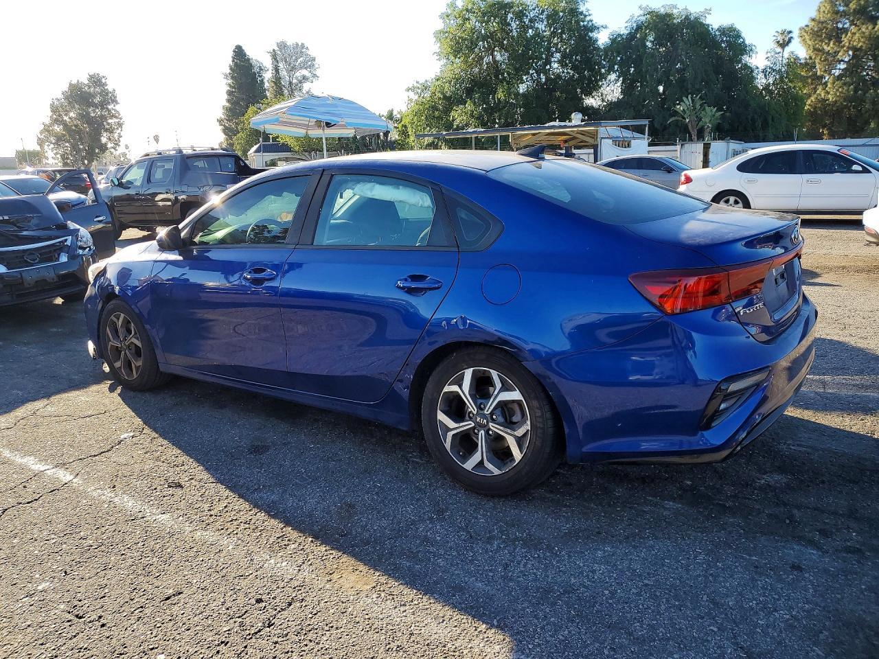2019 Kia Forte Lxs - Image 2