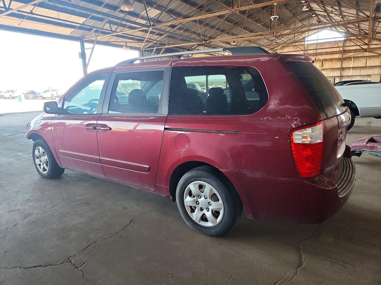 2010 Kia Sedona Base - Фото 2