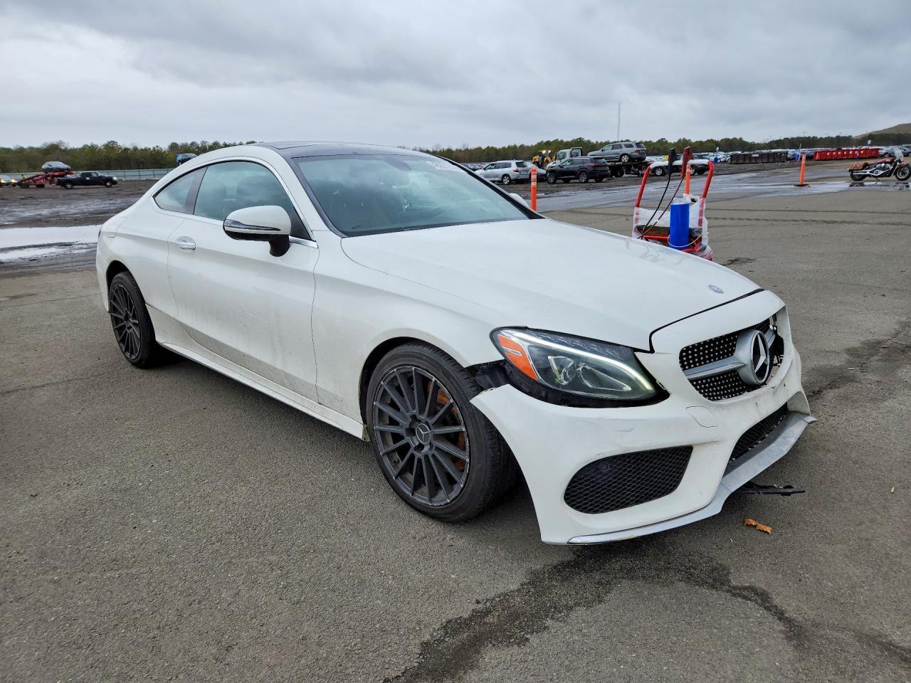 2017 Mercedes-Benz C 300 4Matic - Фото 4
