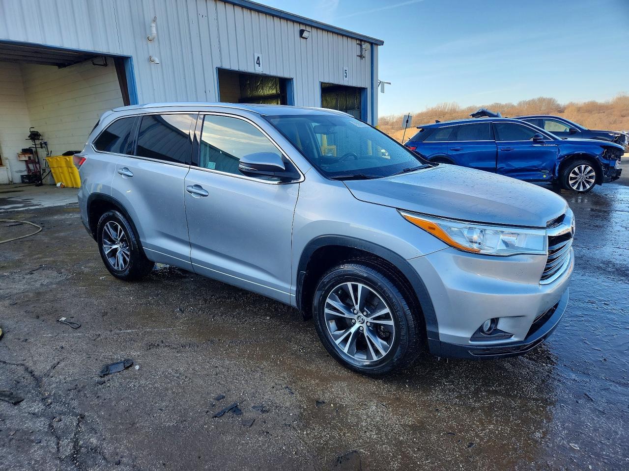 2016 Toyota Highlander Xle - Image 4