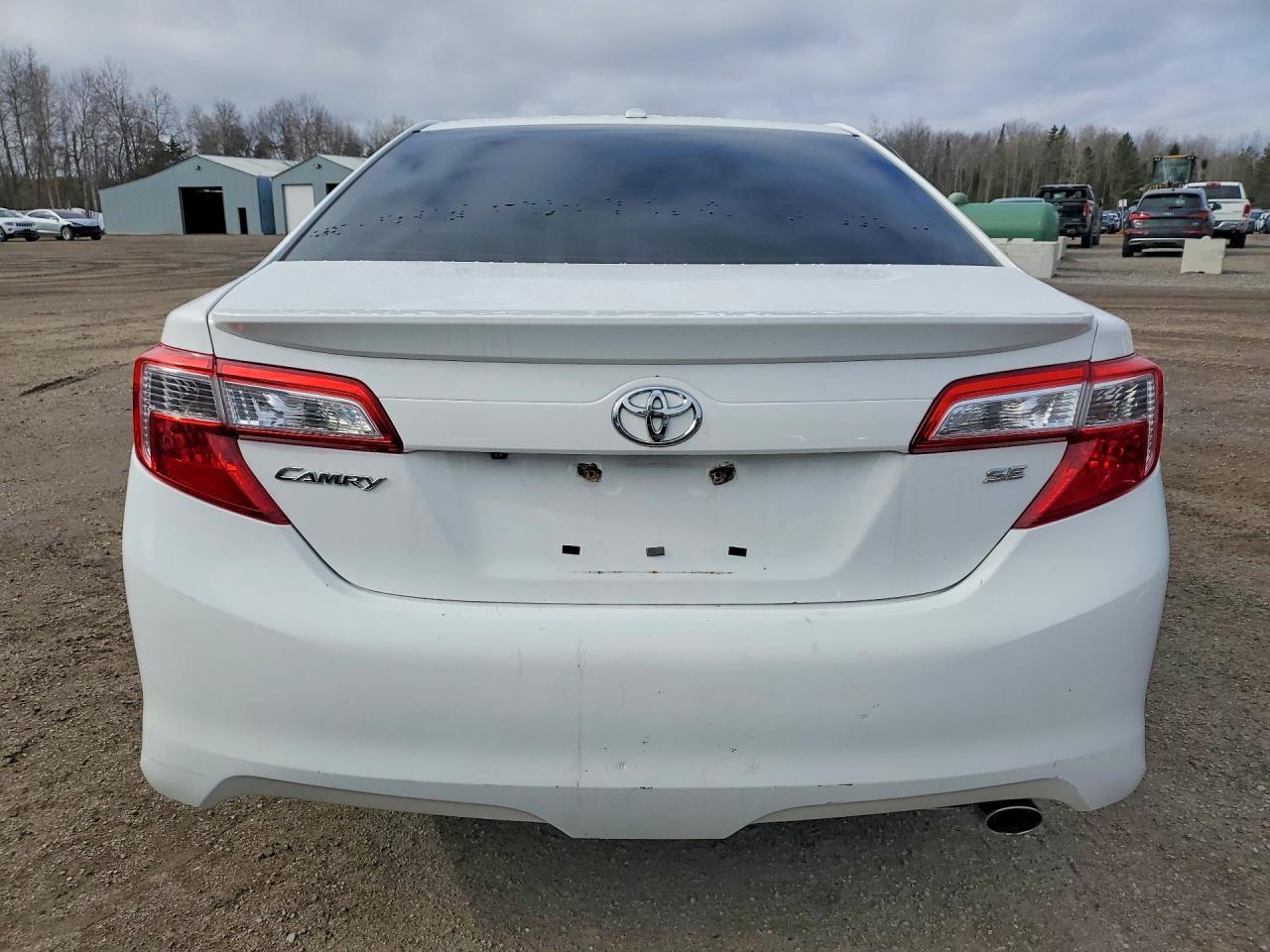2014 Toyota Camry L - Фото 6