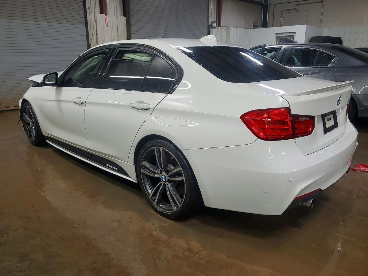 2015 BMW 335 I - Фото 2