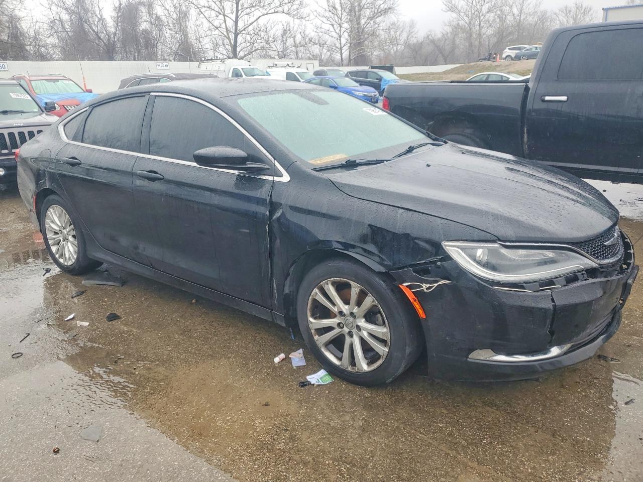 2015 Chrysler 200 Limited - Image 4