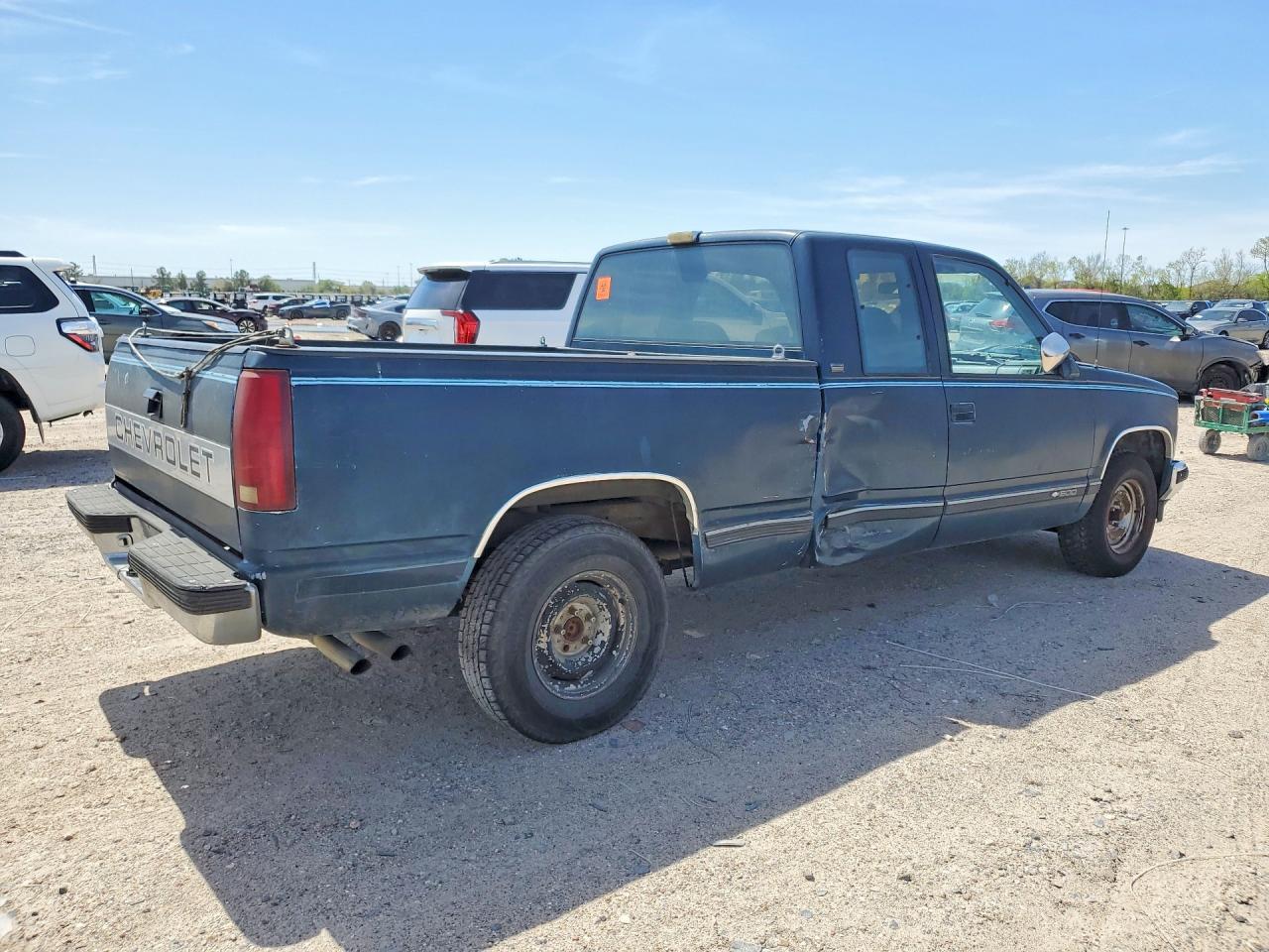 1992 Chevrolet Gmt-400 C1500 - Image 3