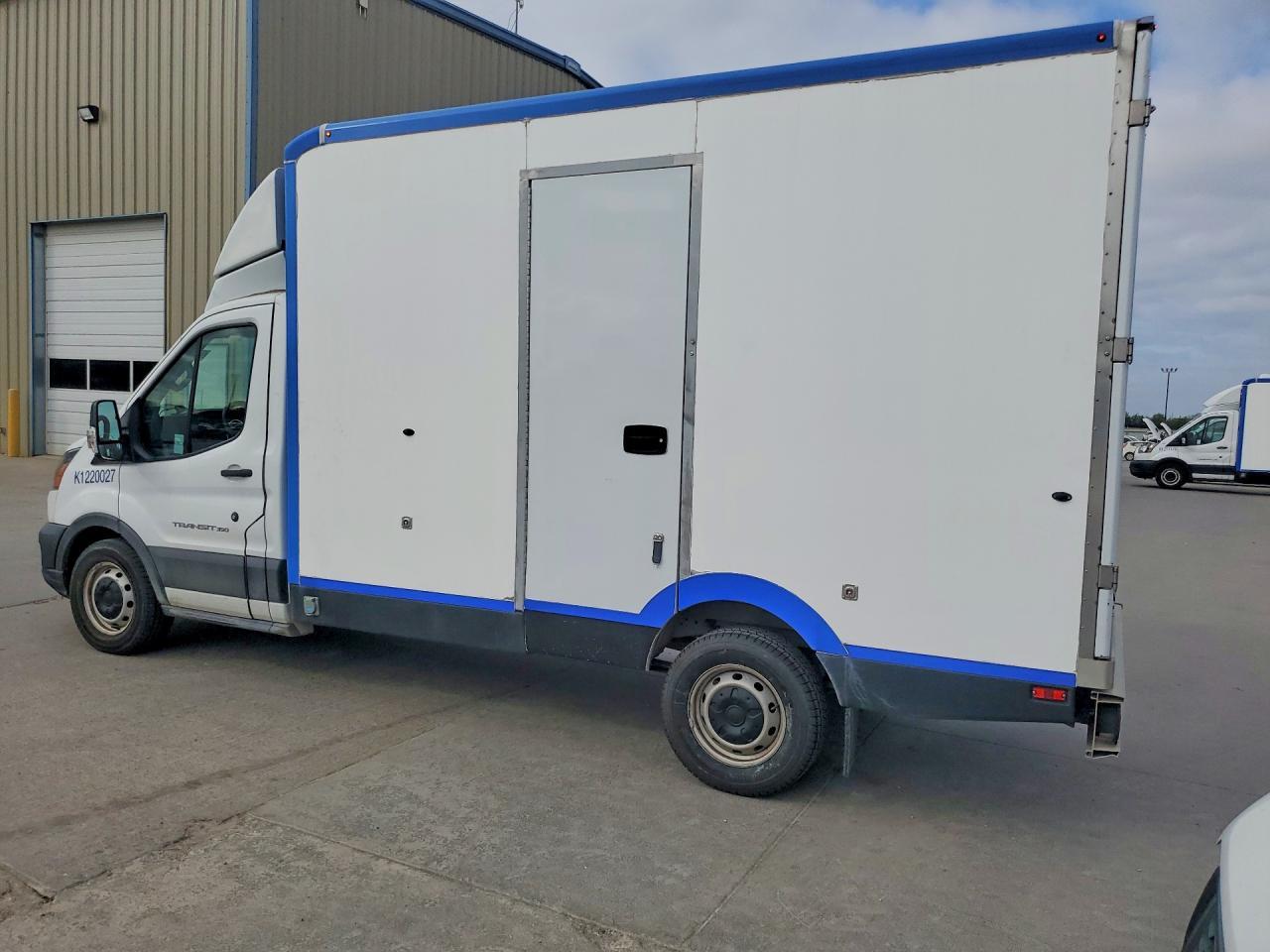 2021 Ford Transit Delivery Truck - Фото 2
