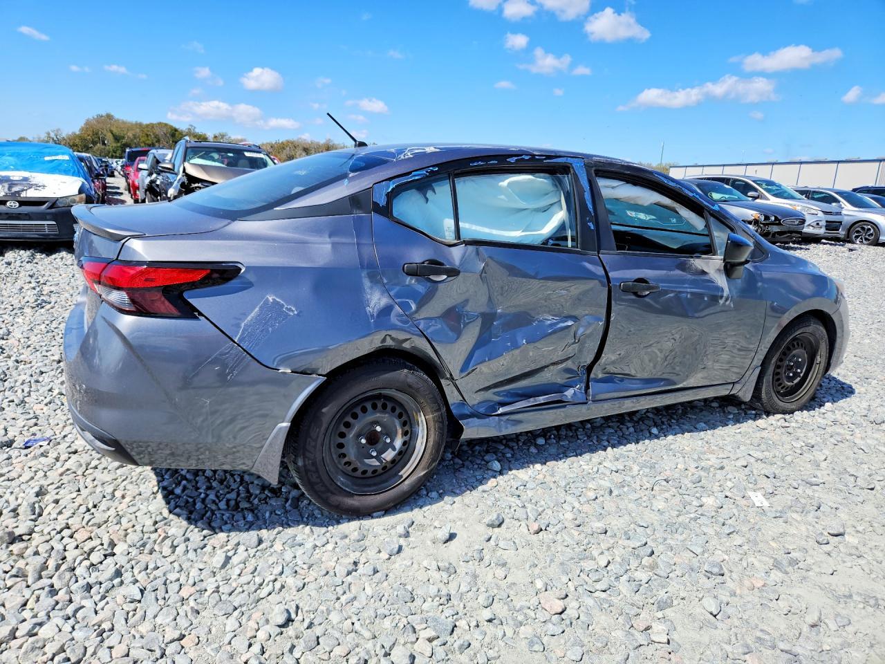 2020 Nissan Versa S - Image 3